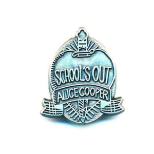 Alice Cooper - Schools Out Pin Badge in the group MERCHANDISE at Bengans Skivbutik AB (5537265)