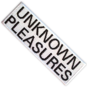 Joy Division - Unknown Pleasures Text Woven Patch in the group MERCHANDISE / Merch / Pop-Rock at Bengans Skivbutik AB (5565586)