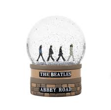 The Beatles - The Beatles (Abbey Road) Boxed Snow Globe (65Mm) in the group MERCHANDISE / Merch / Pop-Rock at Bengans Skivbutik AB (5570783)